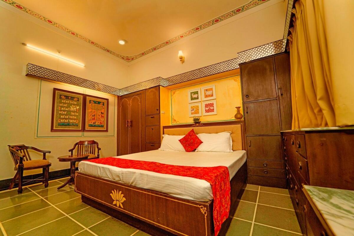 Santosh Villa - The House Of Antiques And Art Udaipur Luaran gambar