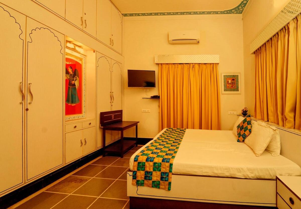 Santosh Villa - The House Of Antiques And Art Udaipur Luaran gambar