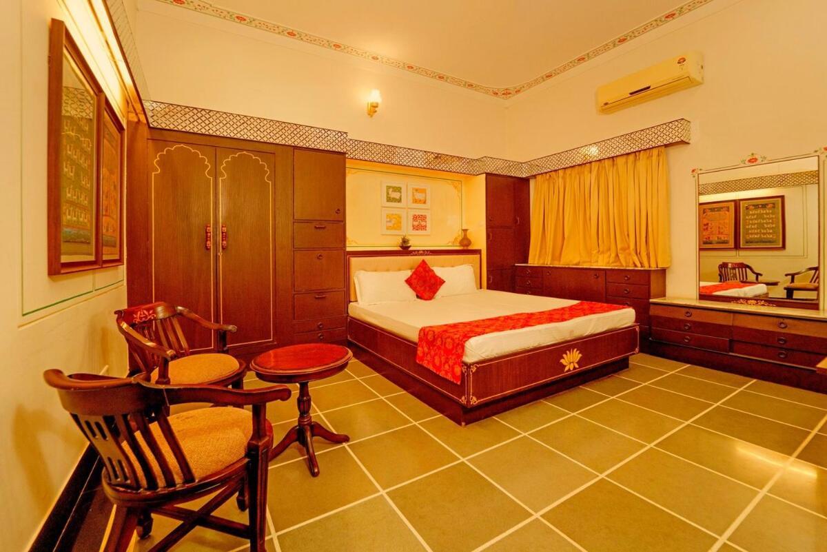Santosh Villa - The House Of Antiques And Art Udaipur Luaran gambar