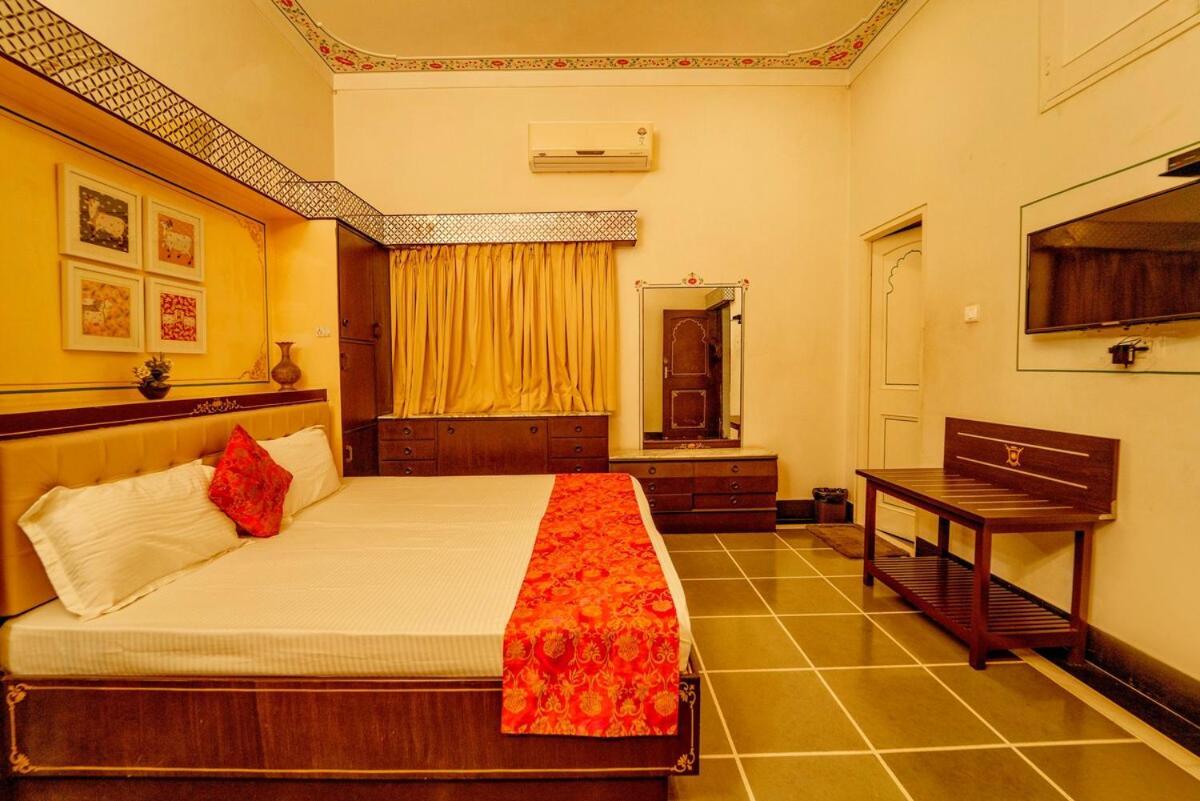 Santosh Villa - The House Of Antiques And Art Udaipur Luaran gambar