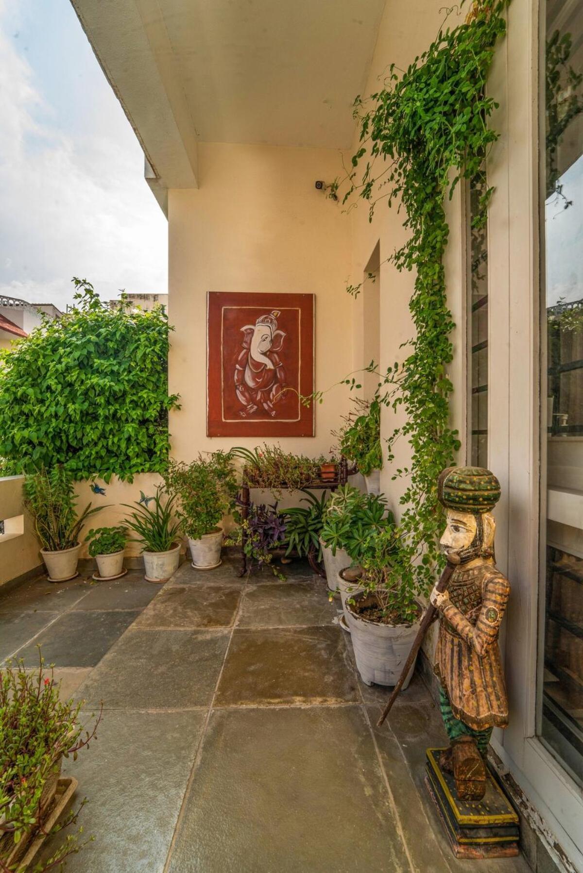 Santosh Villa - The House Of Antiques And Art Udaipur Luaran gambar
